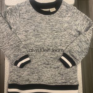 CALVIN KLEIN JEANS | KIDS SIZE 5 | SWEATER